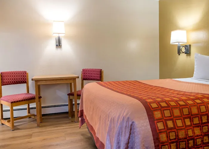 Glenwood Springs Cedar Lodge