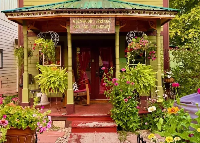 Downtown B&B With Jacuzzi